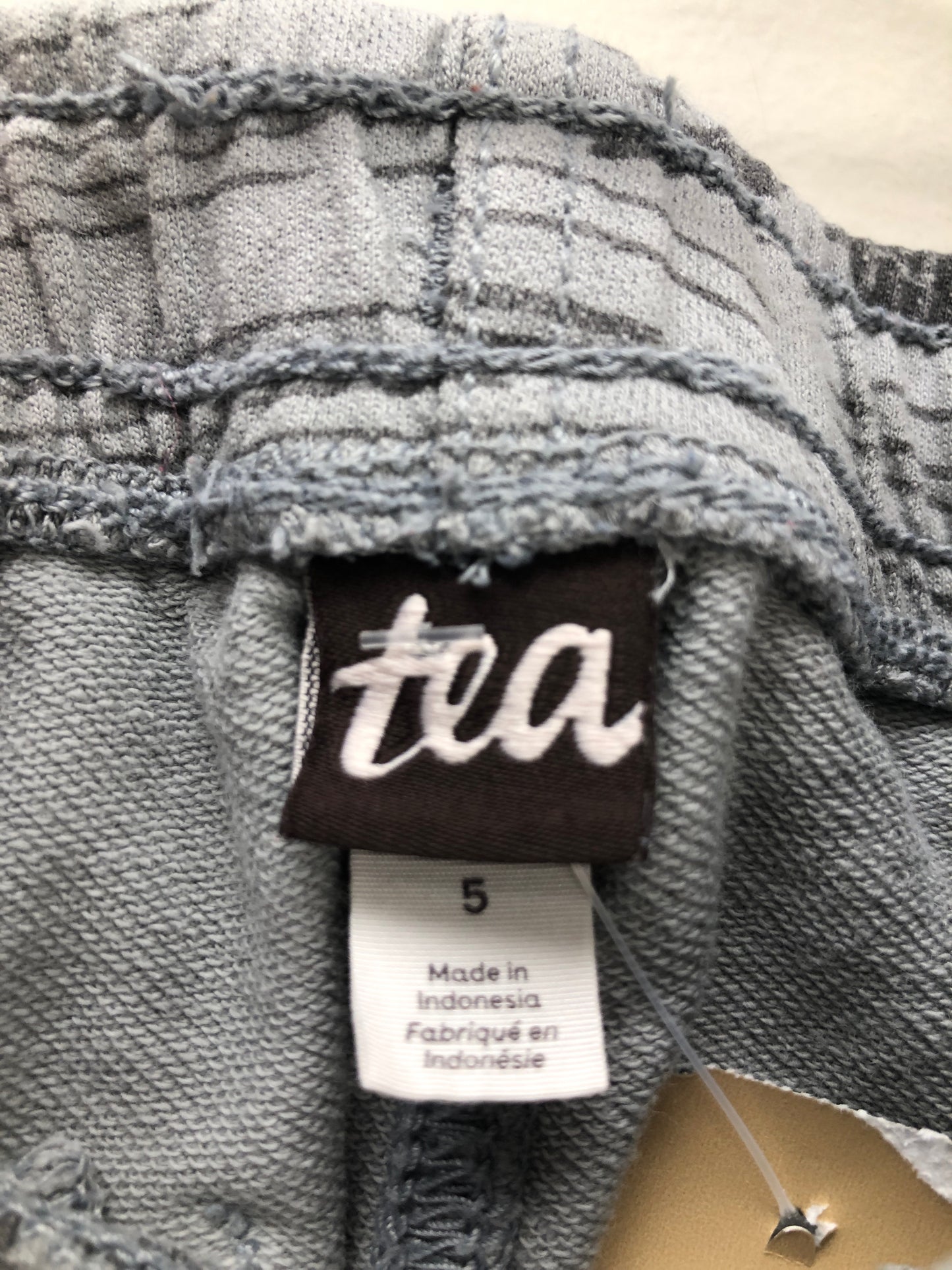 5t tea grey sharks Shorts