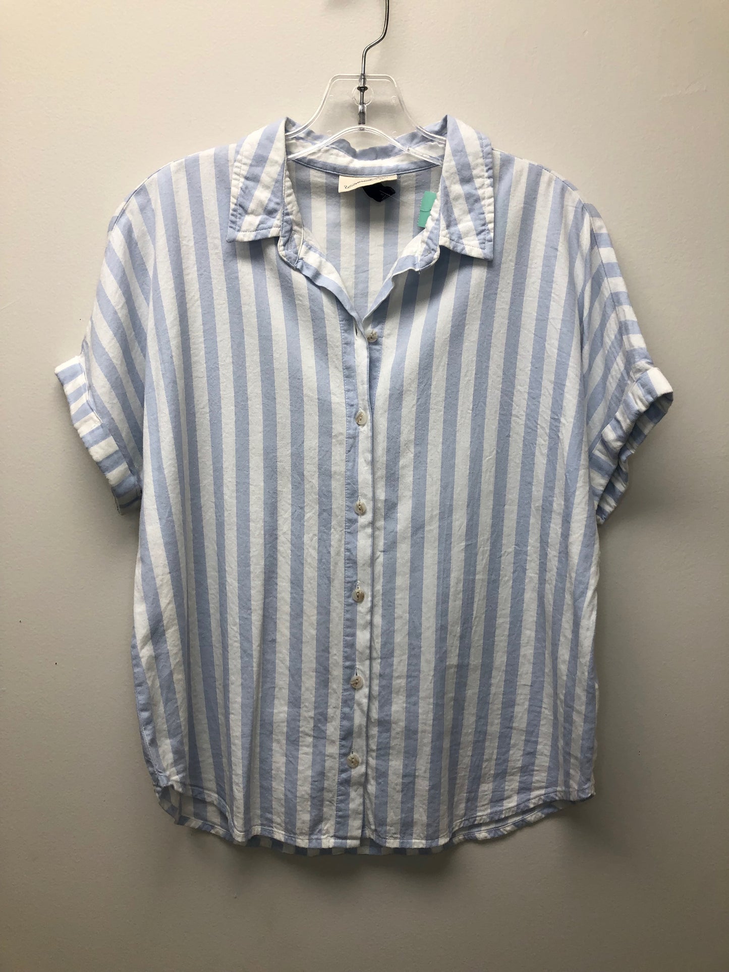 Small Universal Thread blue stripe Shirt