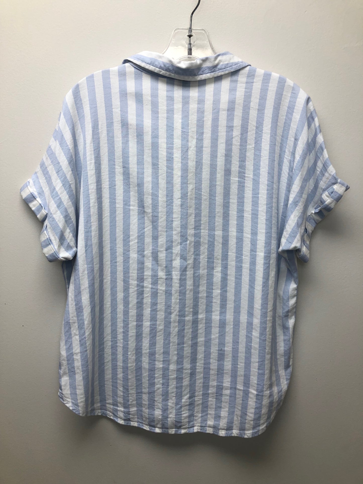 Small Universal Thread blue stripe Shirt