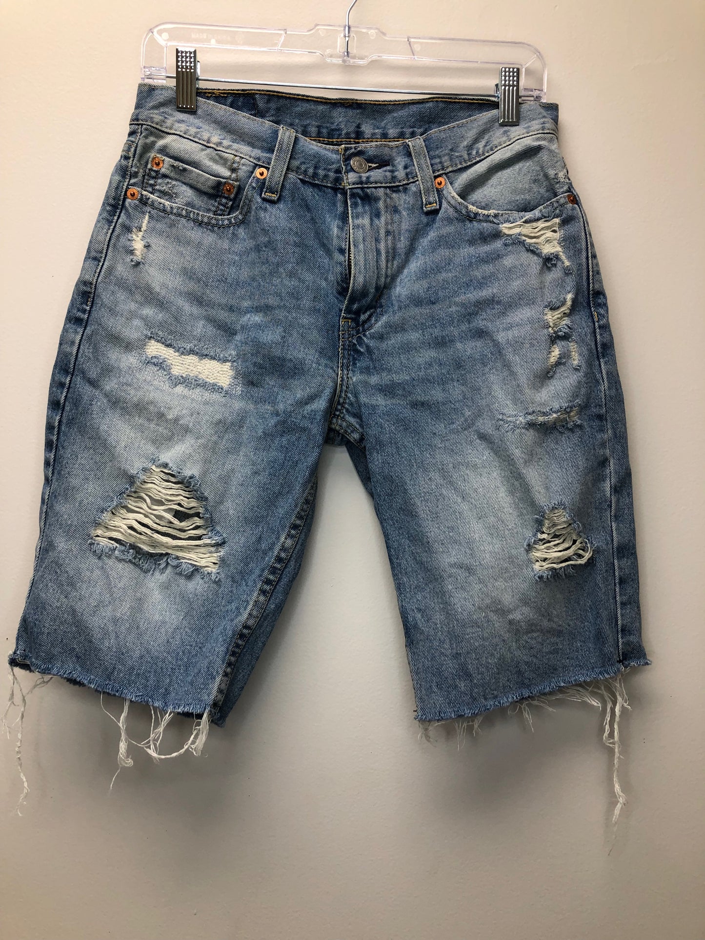 29w Levi's denim distressed Shorts