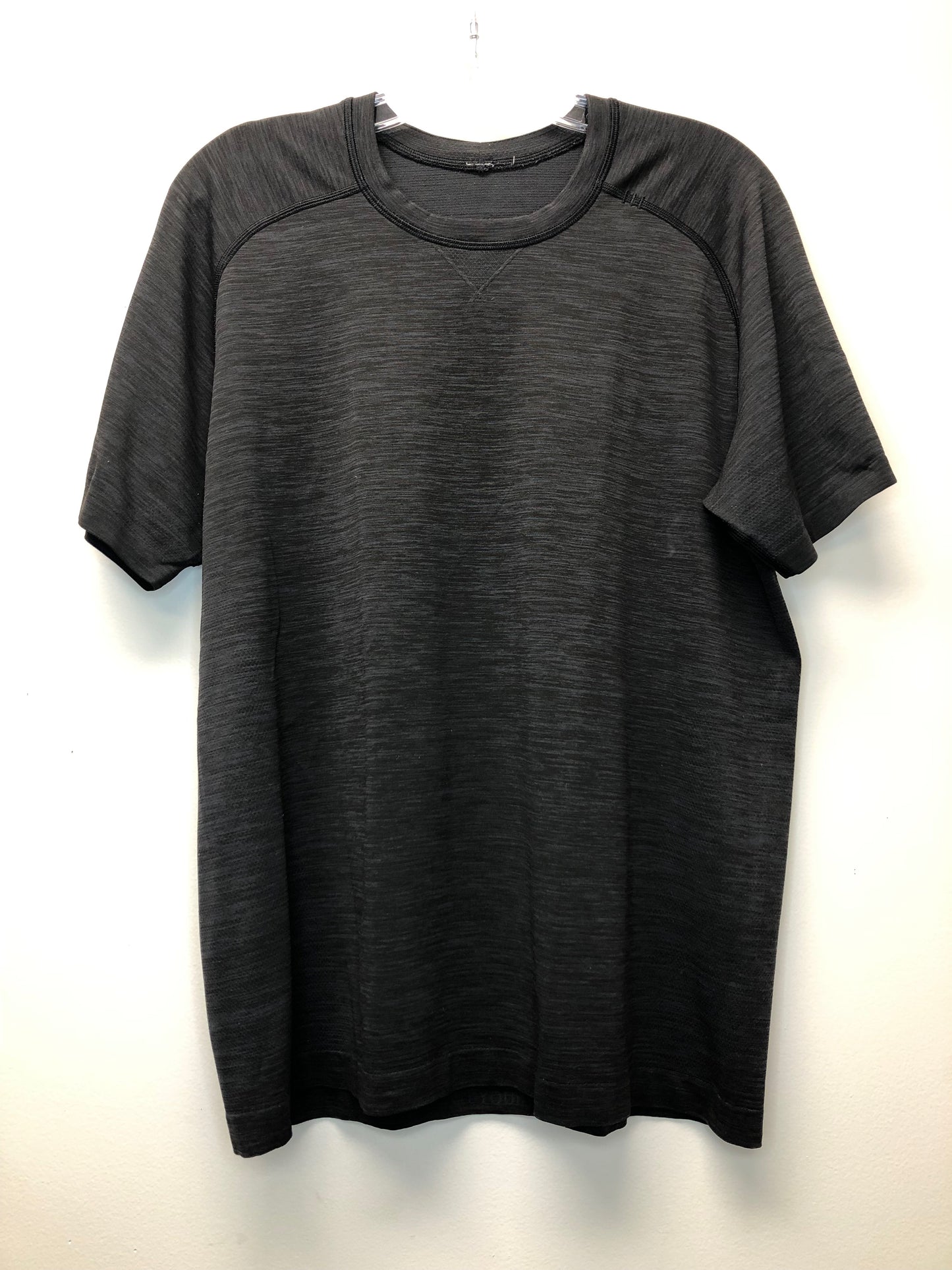 Large Lululemon charcoal heather Shirt