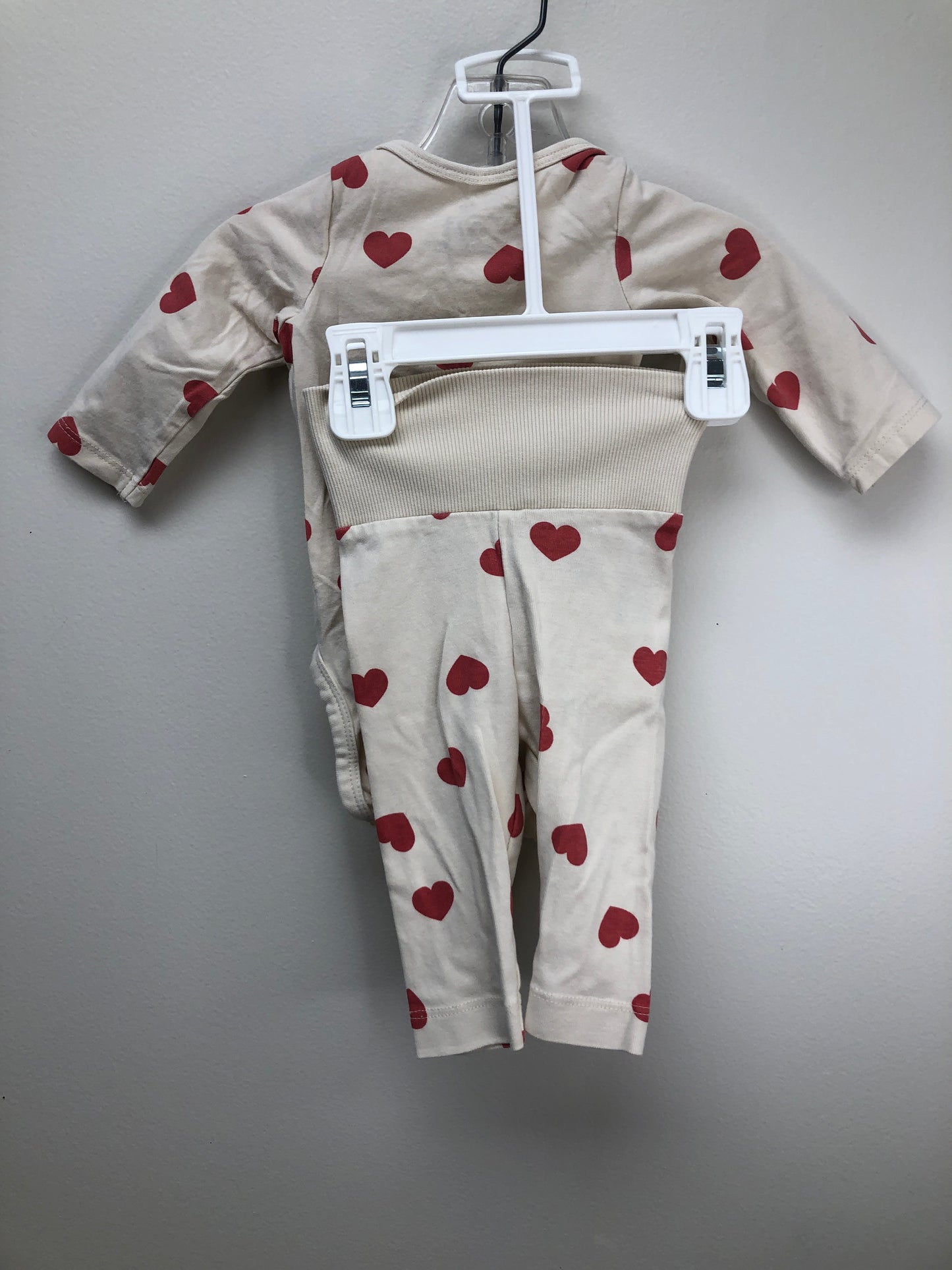 Newborn H&M cream hearts 2 PC Ensembles