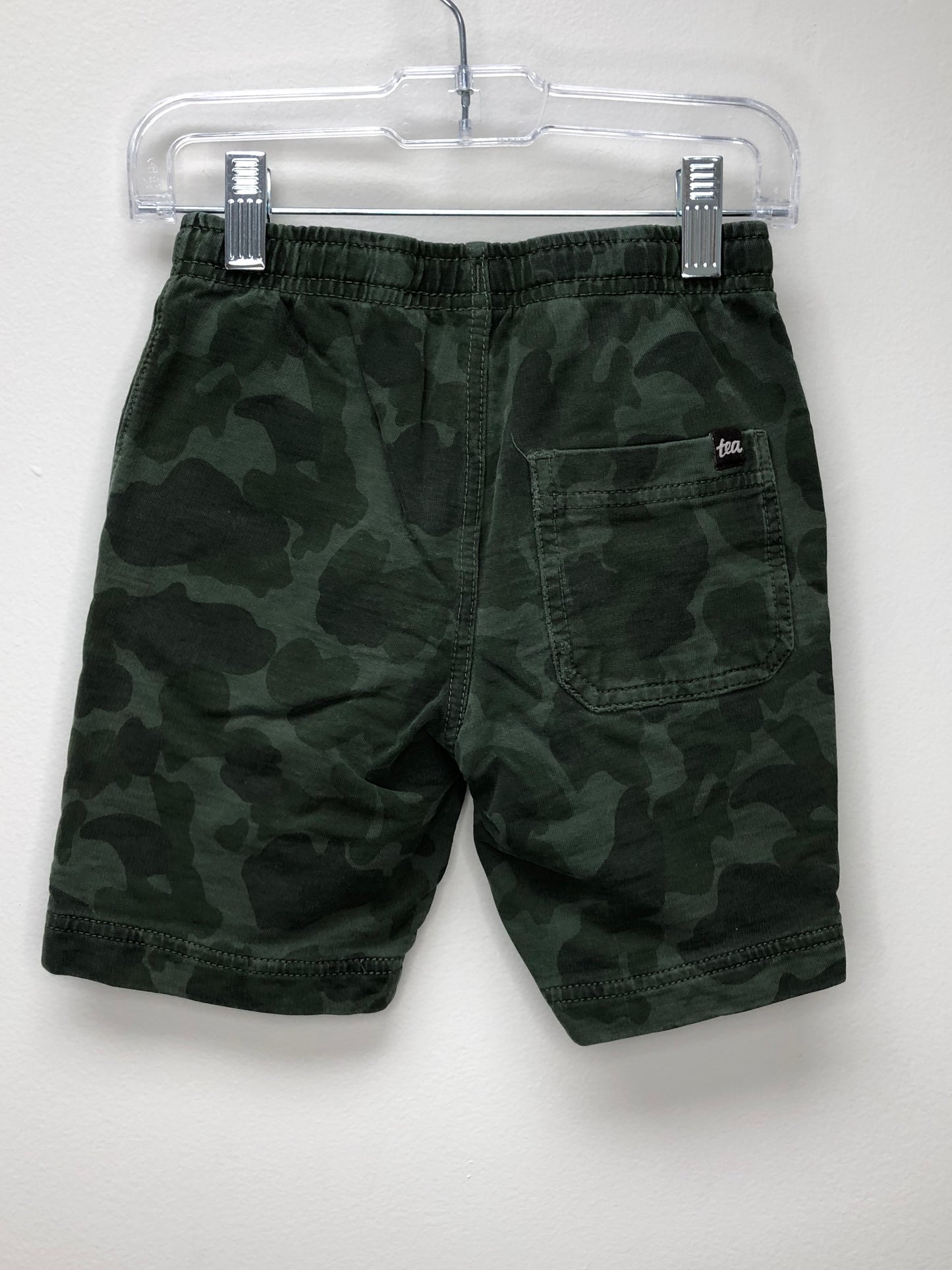 5 tea green camouflage Shorts