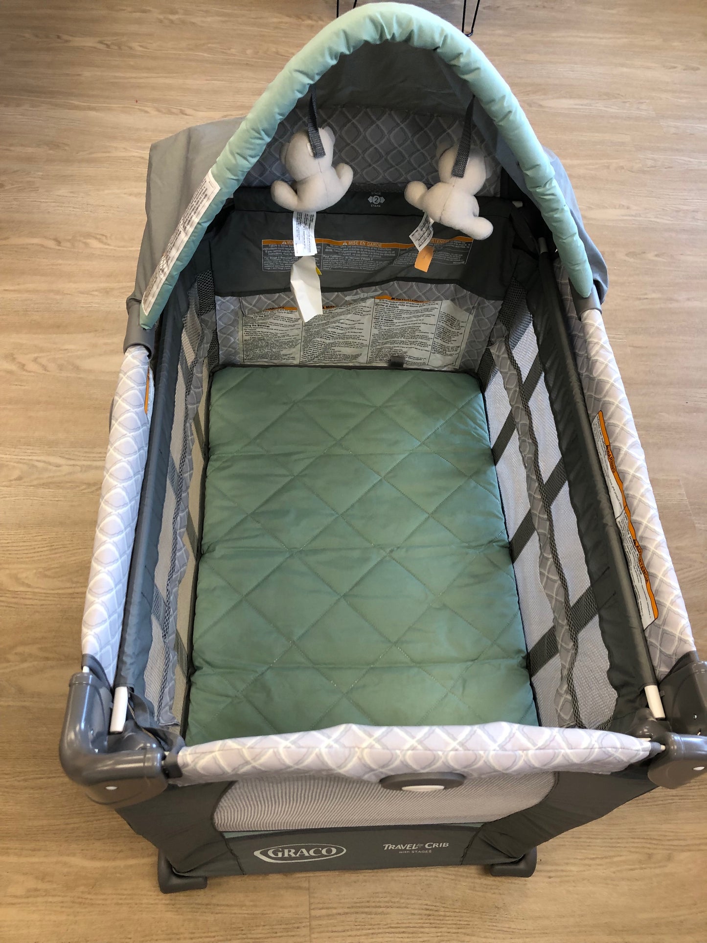 Graco gray print pack & play (travel lite crib)