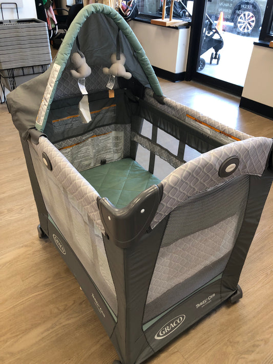 Graco gray print pack & play (travel lite crib)