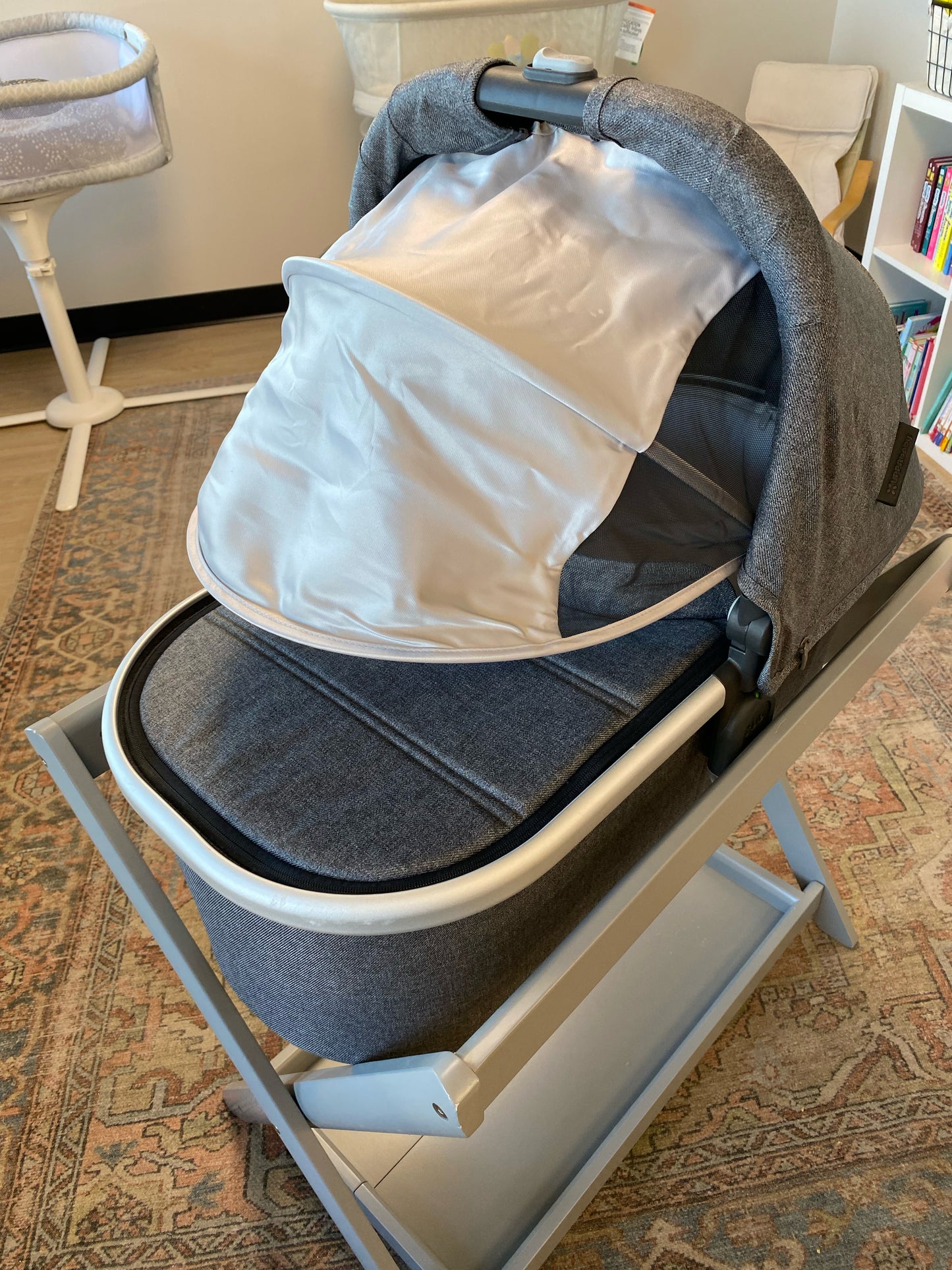 Uppababy gray Bassinet