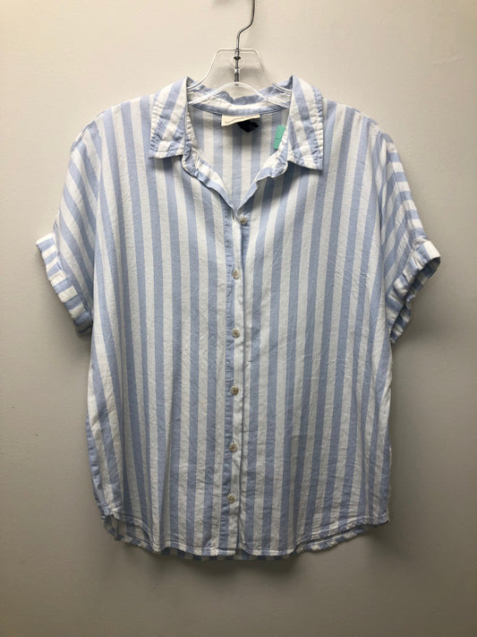 Small Universal Thread blue stripe Shirt