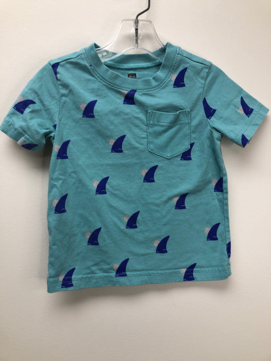 3 tea blue shark Shirt