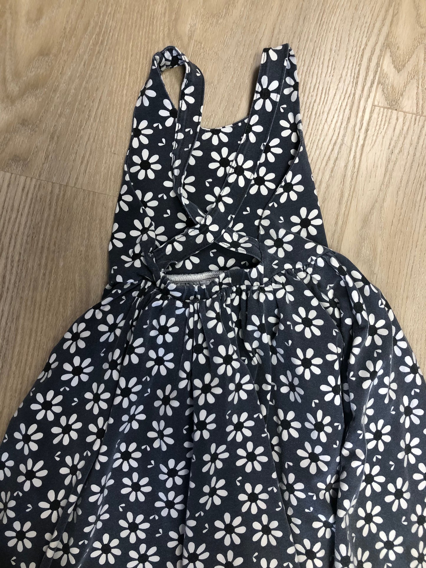 Alice + Ames Child Size 5 Gray Floral Dress