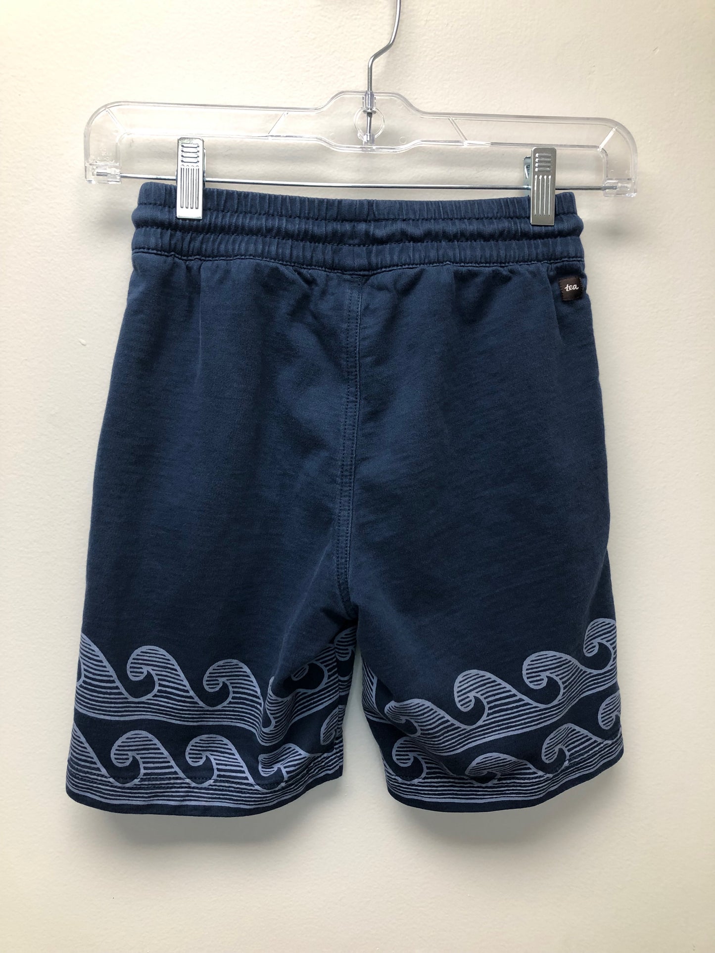 12 tea blue waves Shorts