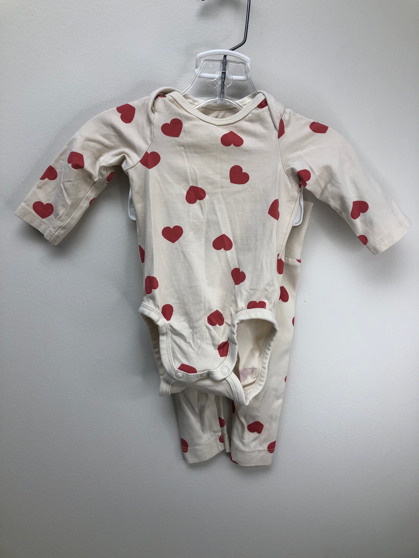 Newborn H&M cream hearts 2 PC Ensembles