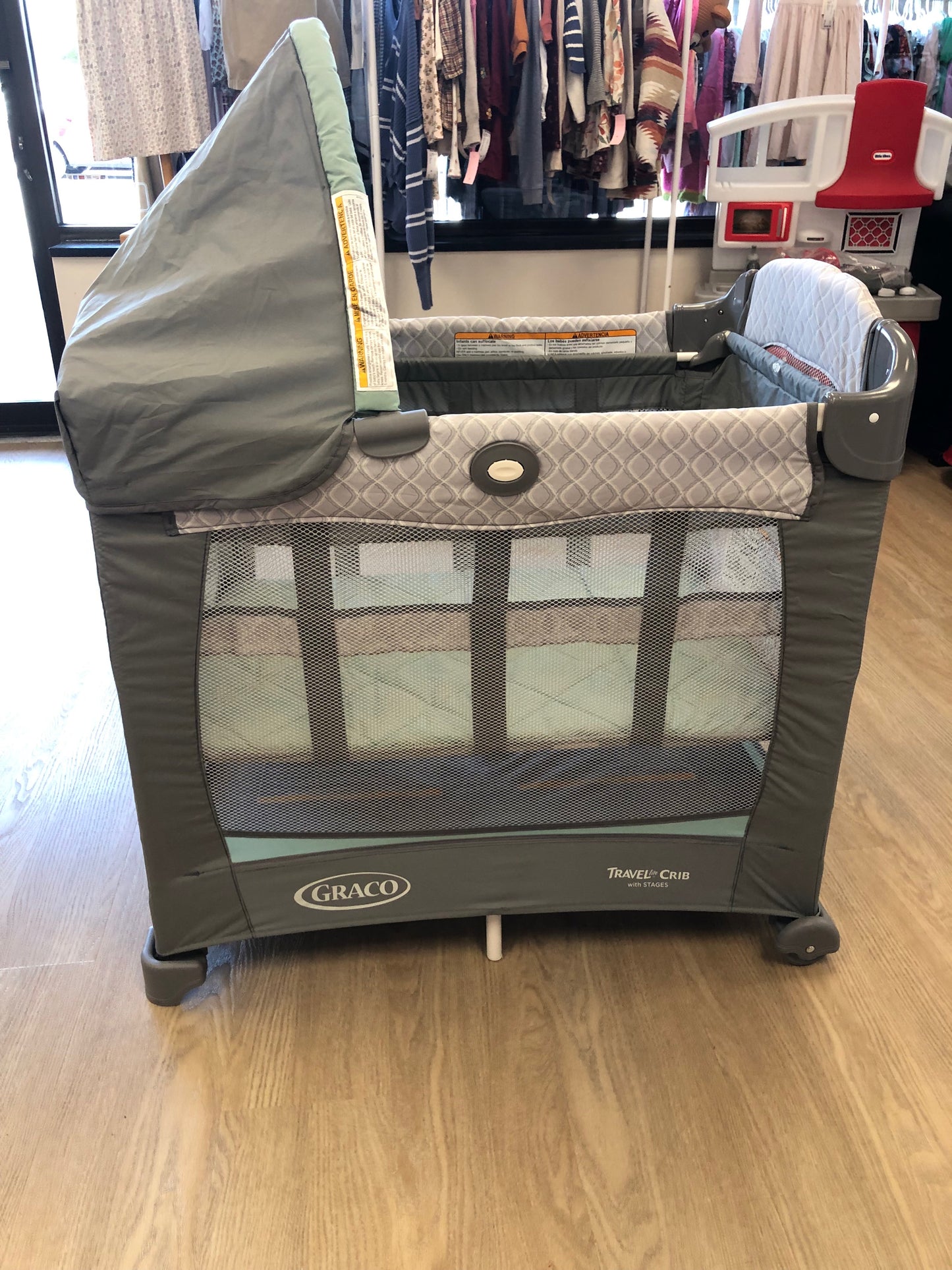 Graco gray print pack & play (travel lite crib)