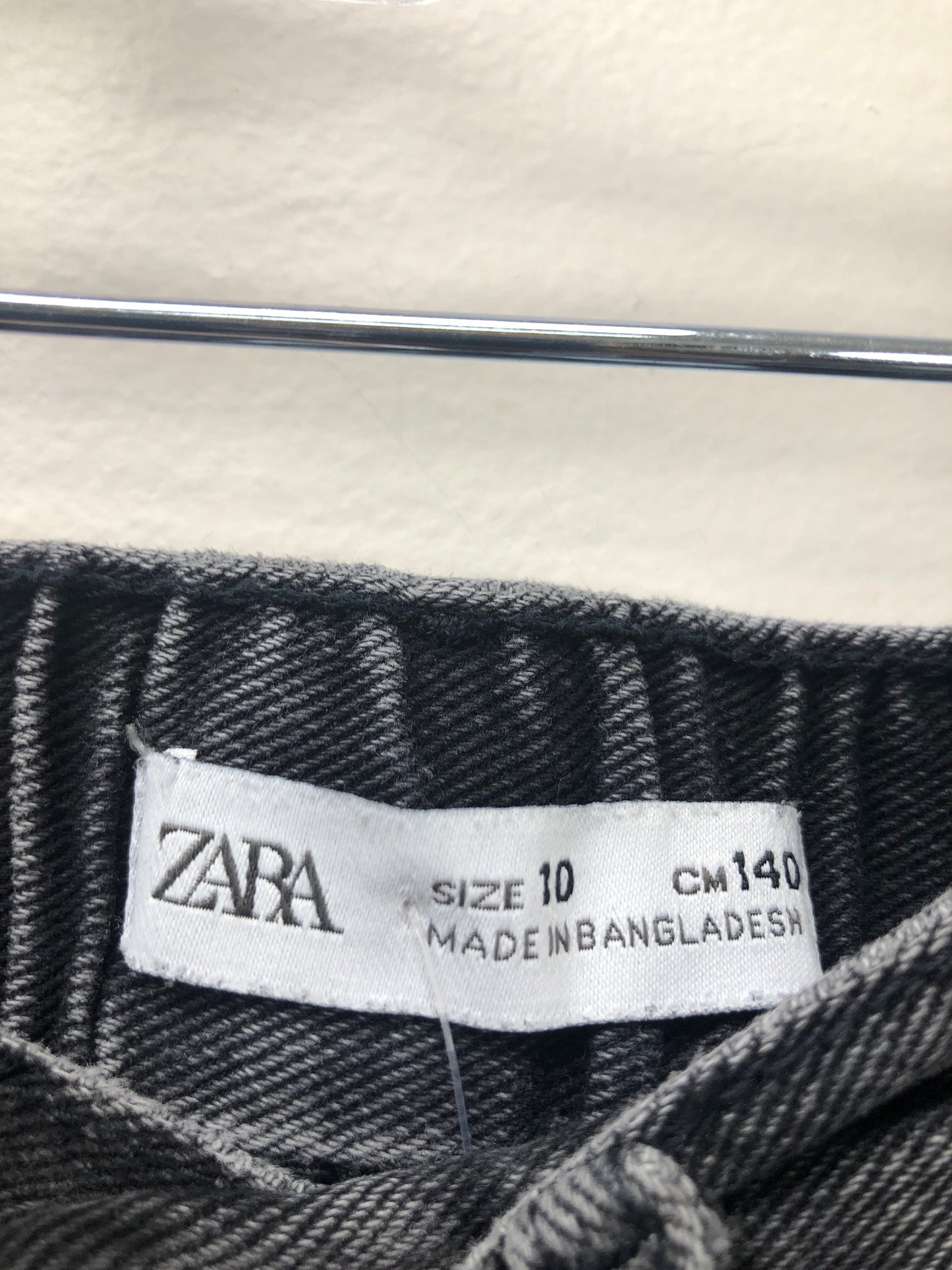 Size 10 Zara black distressed jean shorts