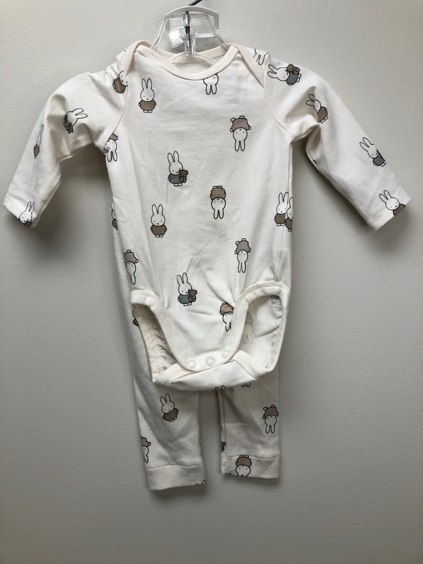 3m H&M cream bunny 2 PC Ensembles