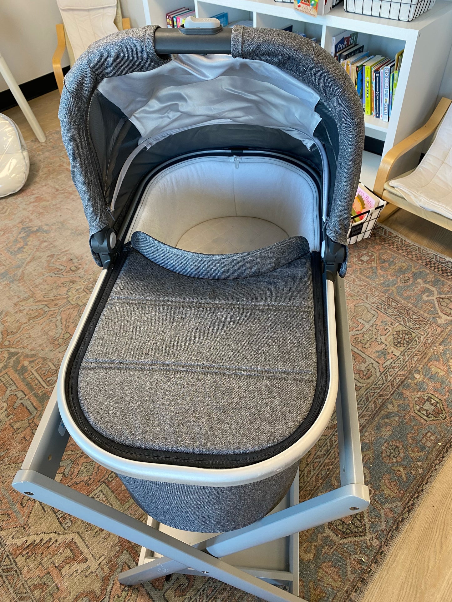 Uppababy gray Bassinet