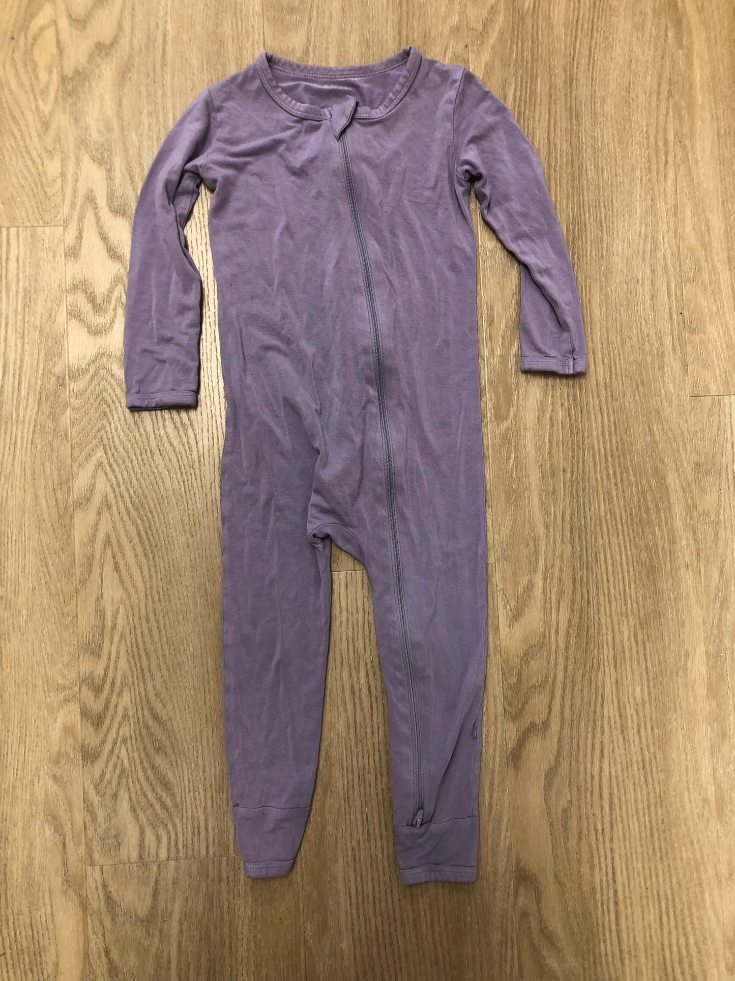 Kyte Child Size 4T lavender Pajamas